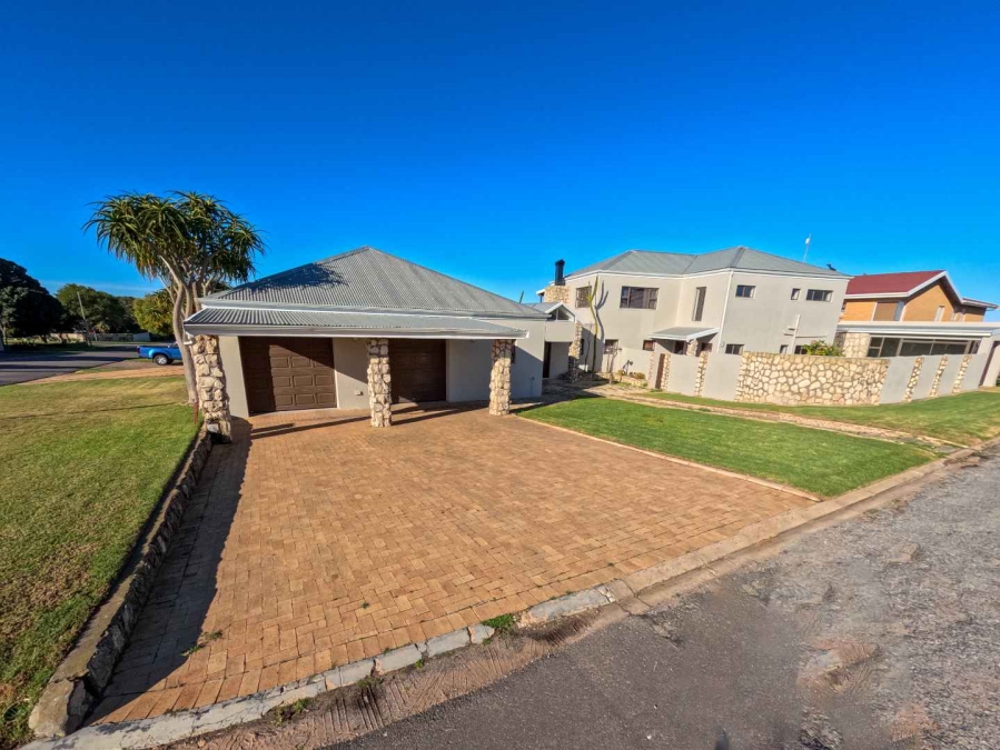 4 Bedroom Property for Sale in Stilbaai Wes Western Cape